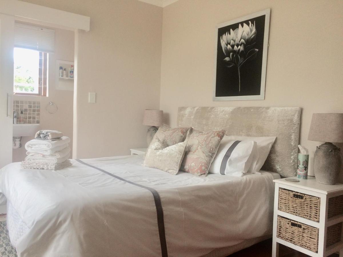 Mountain Peaks Hotel Hout Bay Bagian luar foto