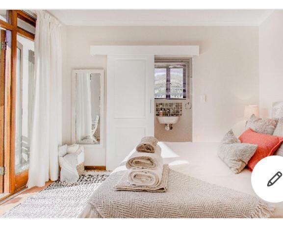 Mountain Peaks Hotel Hout Bay Bagian luar foto